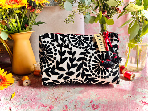 Moda Paloma Pouch