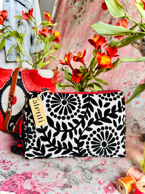 Moda Paloma Pouch