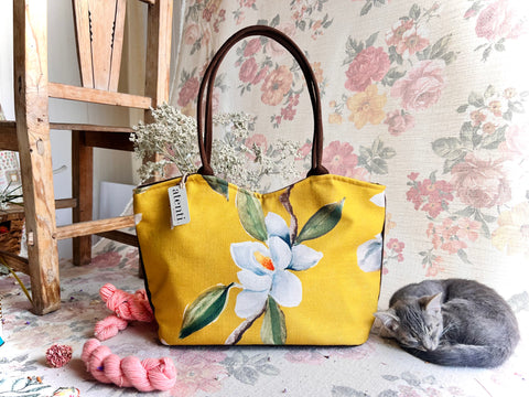 Magnolia Lolita, Handbag & Matching Pouch