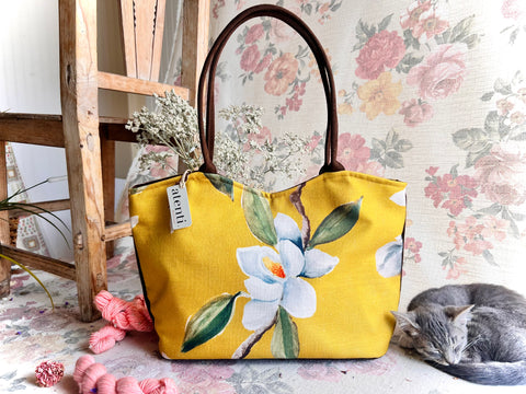 Magnolia Lolita, Handbag & Matching Pouch